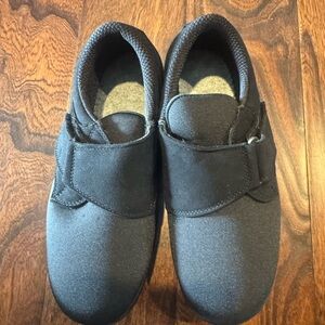 Women's Black Velcro Slippers